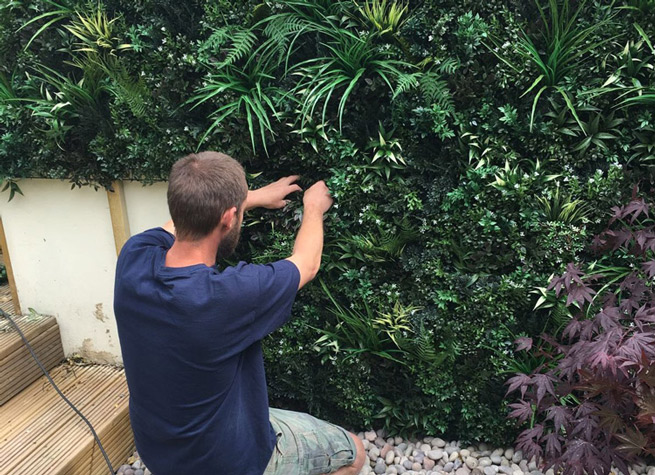 how to create an artificial green wall